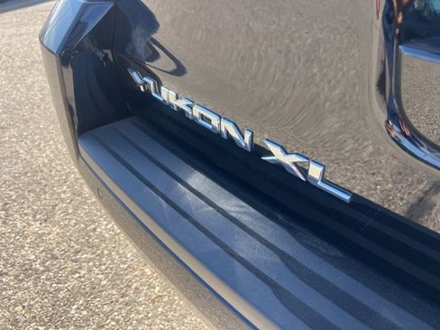 Used 2019 GMC Yukon XL SLE w/ SLE Value Package image 28