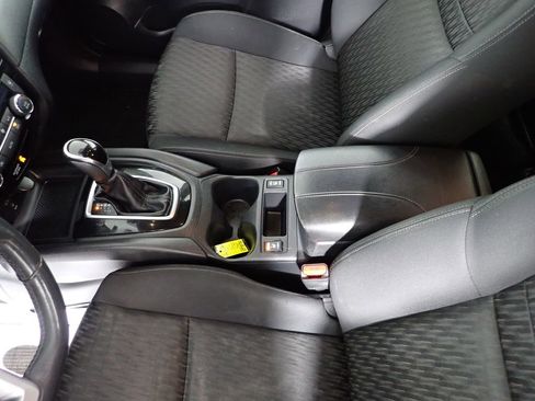 Used 2017 Nissan Rogue SV image 28