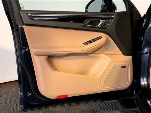 Certified 2026 Porsche Macan AWD/4WD image 25