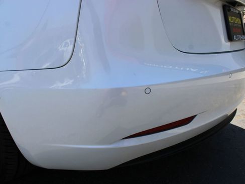Used 2022 Tesla Model 3 Long Range AWD/4WD image 4