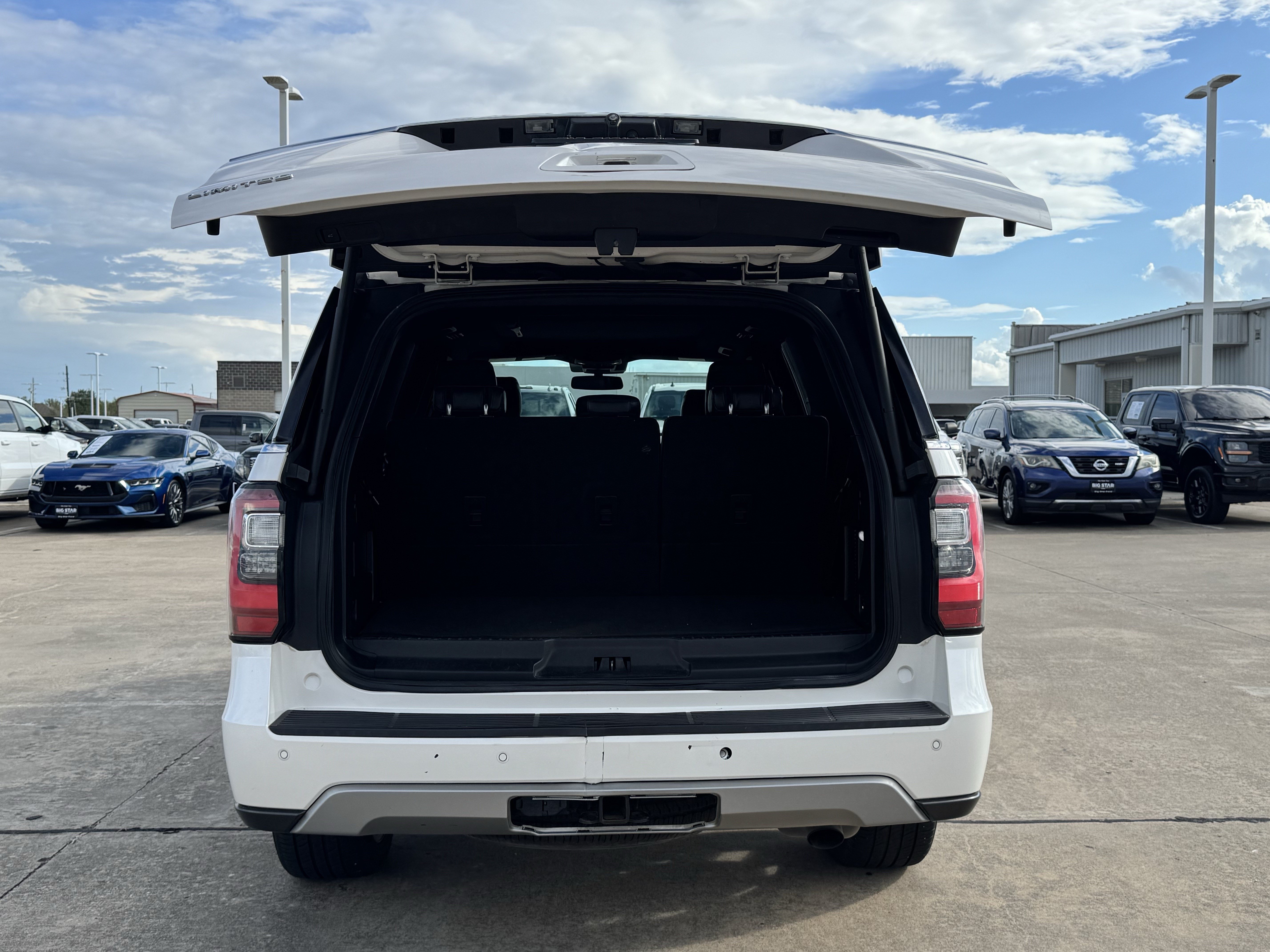 Used 2019 Ford Expedition Limited w/ Equipment Group 302A RWD image 30