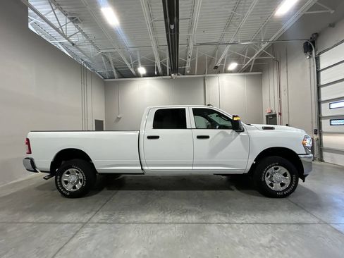 Used 2024 RAM 2500 Tradesman w/ Chrome Appearance Group AWD/4WD image 5