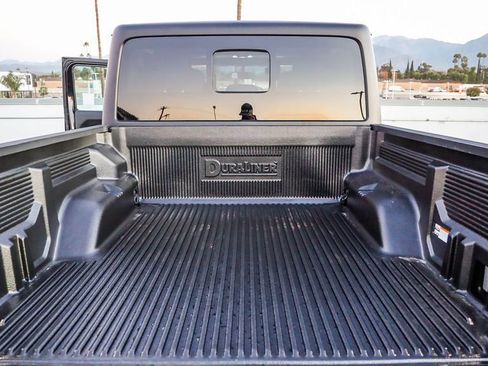 Used 2023 Jeep Gladiator Sport image 27