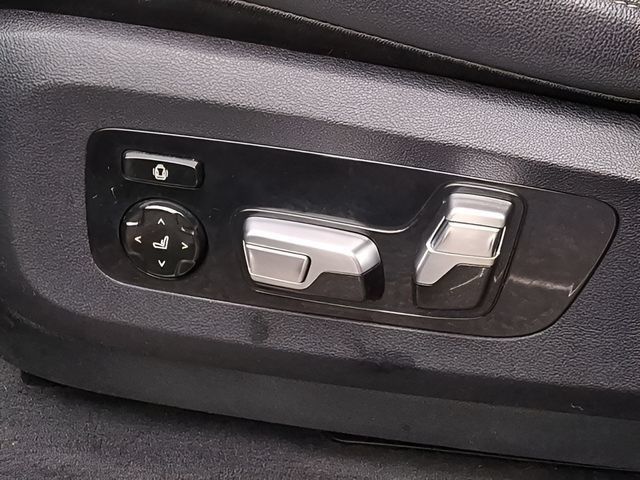 Used 2019 BMW X7 xDrive40i w/ Premium Package AWD/4WD image 11