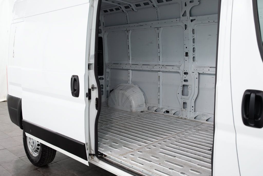 Used 2025 RAM ProMaster 2500 w/ Convenience Group FWD image 14