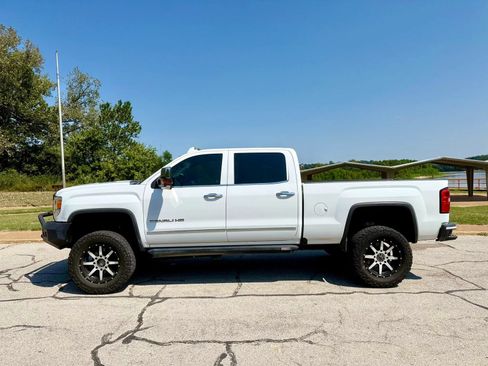 Used 2016 GMC Sierra 2500 Denali w/ Duramax Plus Package AWD/4WD image 8