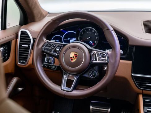 Certified 2023 Porsche Cayenne Turbo AWD/4WD image 12