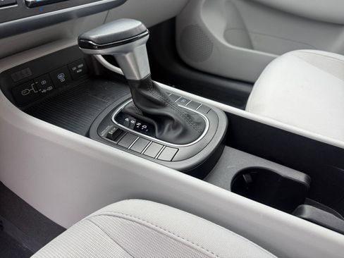 Used 2025 Hyundai Kona SEL image 40