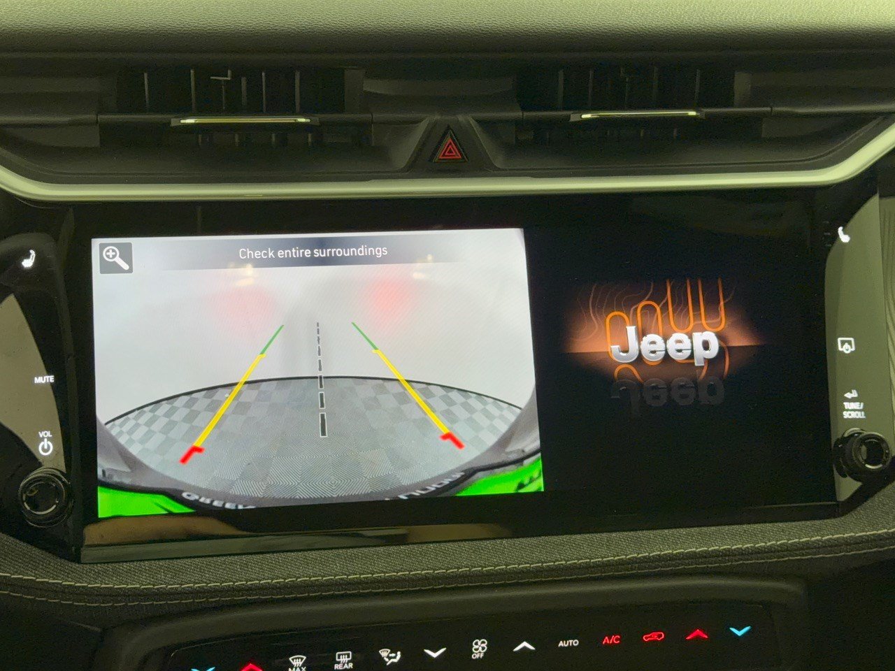 Used 2026 Jeep Cherokee Laredo AWD/4WD image 24