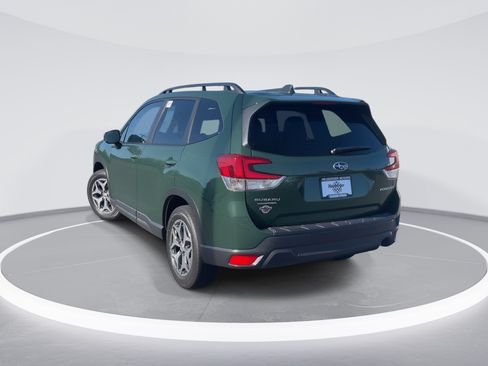 Used 2023 Subaru Forester Premium AWD/4WD image 7