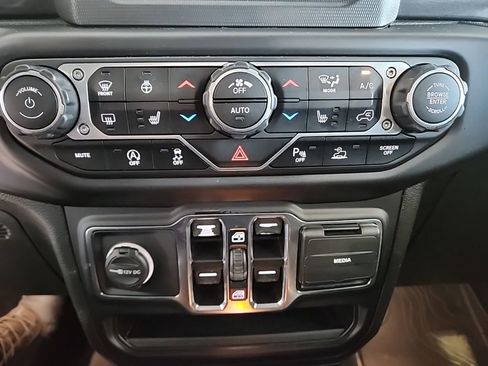 Used 2021 Jeep Wrangler Unlimited Sport image 33