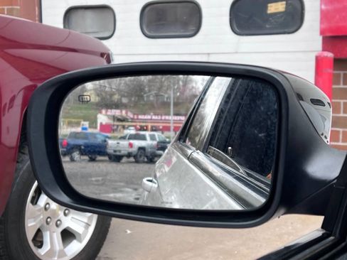 Used 2019 Chrysler 300 Touring w/ Sport Appearance Package image 23