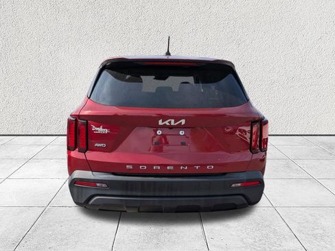 Used 2022 Kia Sorento LX image 4