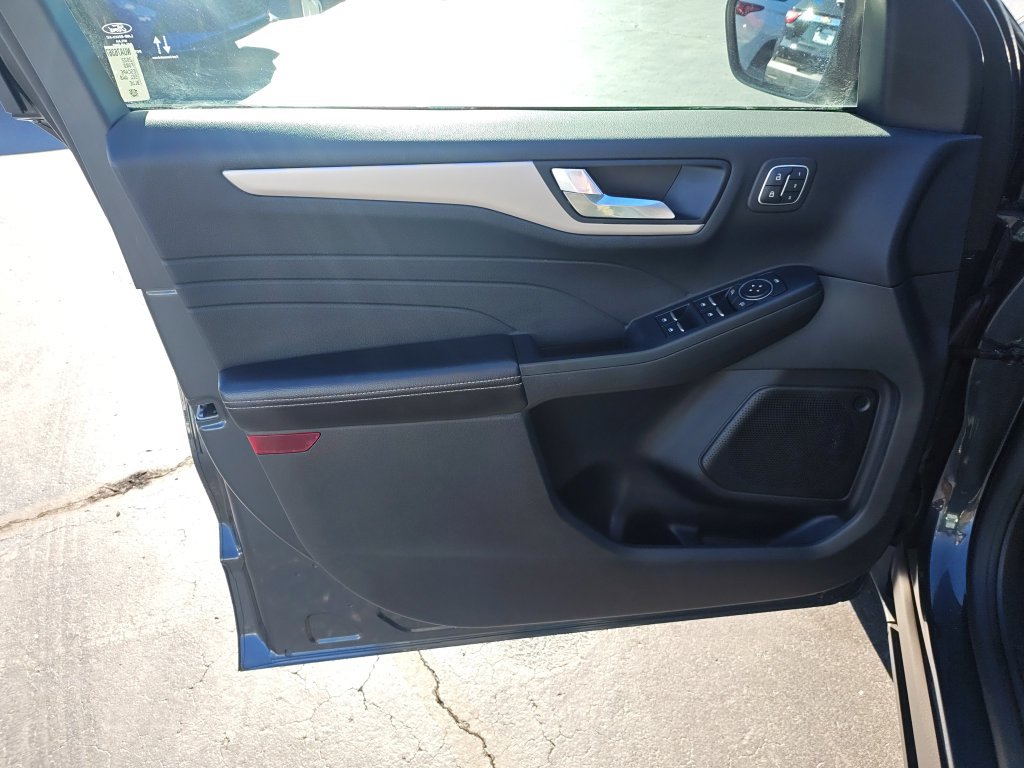 Used 2022 Ford Escape SEL w/ Technology Package AWD/4WD image 12