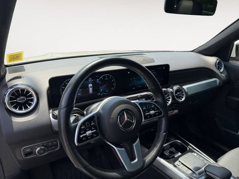 Used 2023 Mercedes-Benz GLB 250 4MATIC image 12