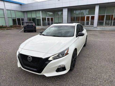 Used 2022 Nissan Altima 2.5 SR w/ Midnight Edition Package FWD image 1