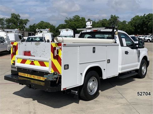 Used 2018 Ford F250 XL w/ Power Equipment Group RWD image 2
