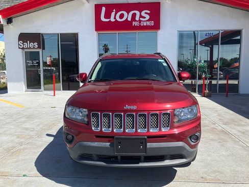 Used 2017 Jeep Compass Latitude FWD image 1
