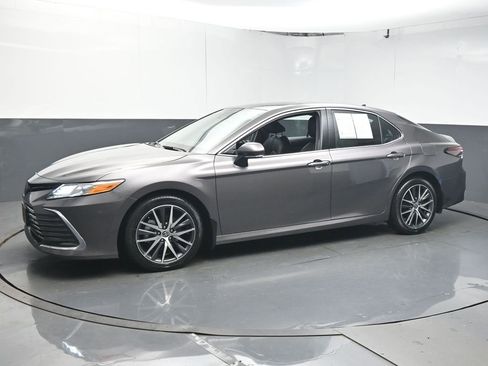 Used 2023 Toyota Camry XLE image 4