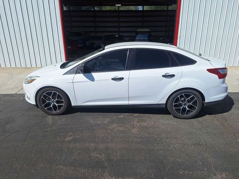Used 2013 Ford Focus S FWD image 4