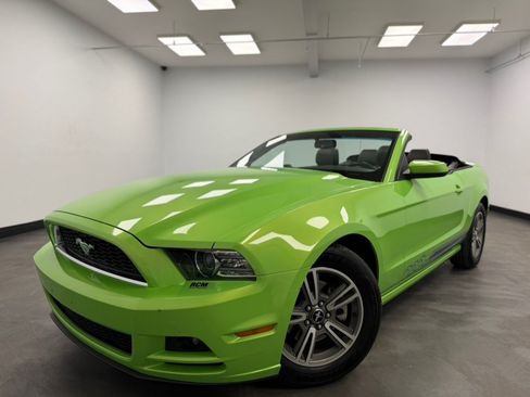 Used 2013 Ford Mustang Premium RWD image 3