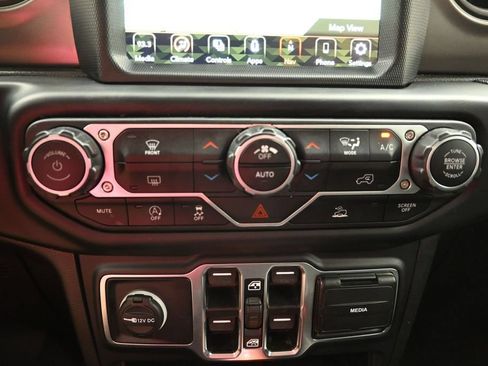 Used 2023 Jeep Gladiator Sport AWD/4WD image 18