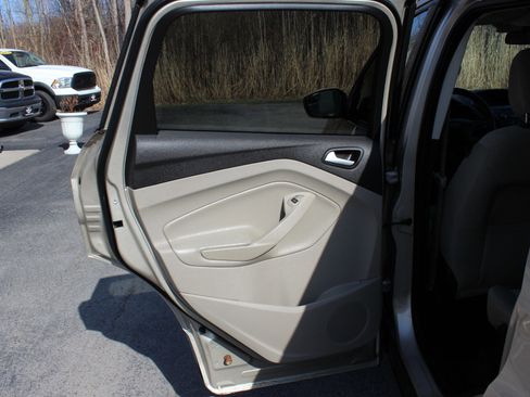 Used 2018 Ford Escape SE image 30