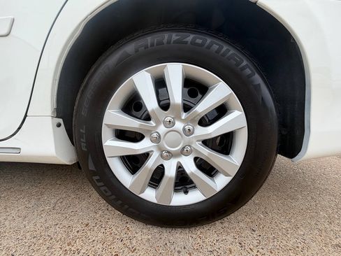 Used 2013 Toyota Camry LE FWD image 31