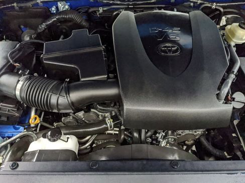 Used 2018 Toyota Tacoma TRD Sport image 27