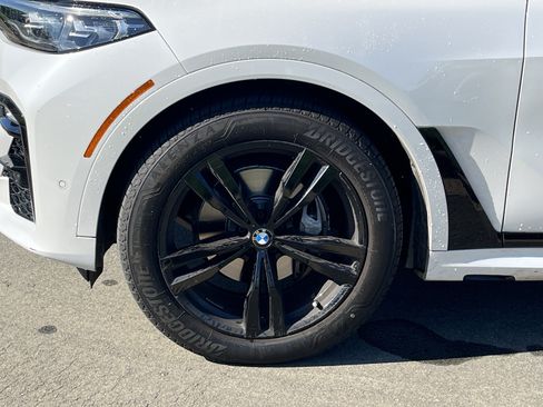 Used 2022 BMW X7 xDrive40i w/ M Sport Package AWD/4WD image 15