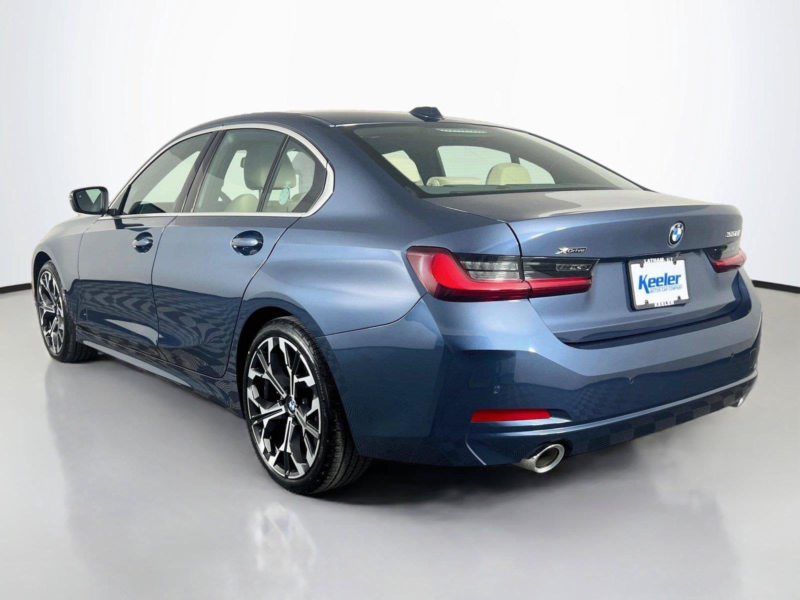 Used 2026 BMW 330i xDrive Sedan w/ Convenience Package AWD/4WD image 4