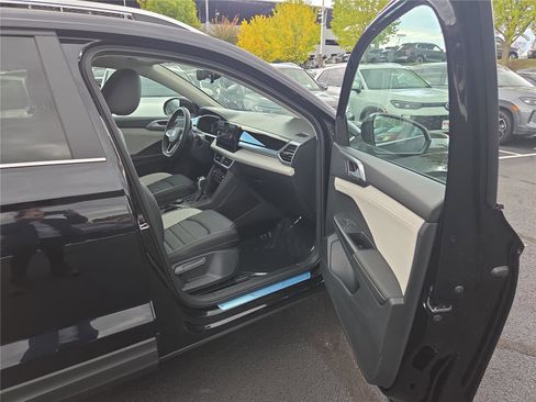 New 2025 Volkswagen Taos SEL image 27