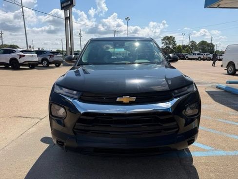 Used 2023 Chevrolet TrailBlazer LS FWD image 2