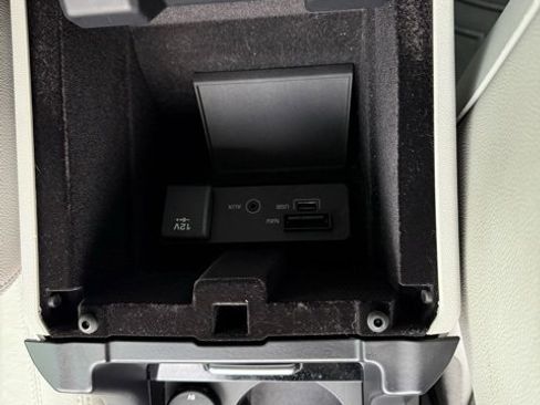 Used 2017 Land Rover Discovery Sport HSE image 28