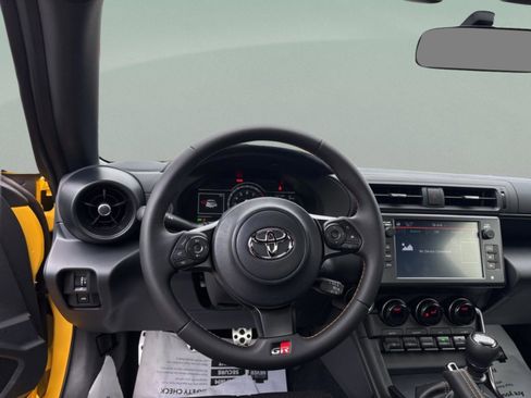 Used 2026 Toyota GR86 YUZU Limited image 8