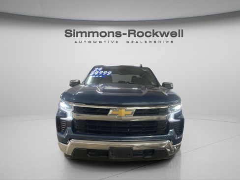 Used 2024 Chevrolet Silverado 1500 LT AWD/4WD image 8