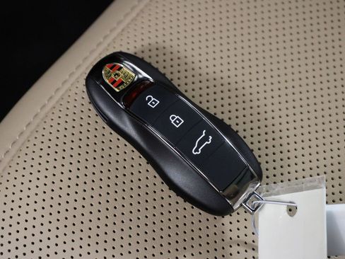 New 2026 Porsche Macan image 23