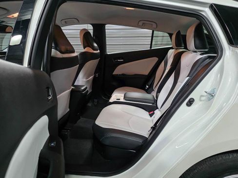 Used 2018 Toyota Prius Prime Advanced image 15