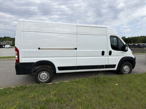 Used 2024 RAM ProMaster 2500 w/ Convenience Group FWD image 11