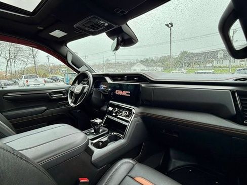 Used 2024 GMC Sierra 1500 AT4 w/ Technology Package AWD/4WD image 18