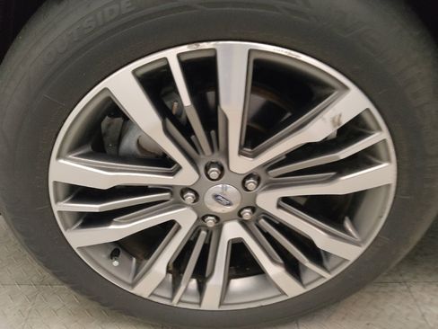 Used 2019 Ford Explorer Platinum AWD/4WD image 30