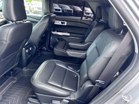 Used 2022 Ford Explorer XLT w/ Equipment Group 202A image 30