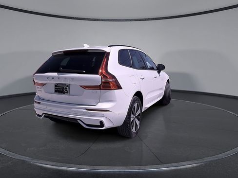 Certified 2023 Volvo XC60 T8 Plus AWD/4WD image 15