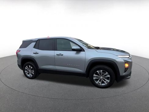 Used 2025 Chevrolet Equinox LT image 2