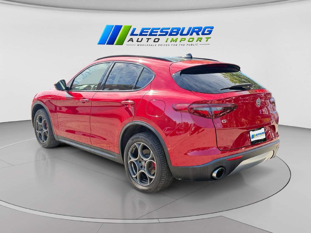 Used 2018 Alfa Romeo Stelvio Sport w/ Quick Order Package 22J Sport AWD/4WD image 3