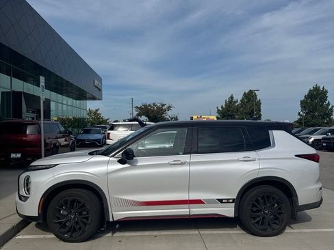 Used 2023 Mitsubishi Outlander SE AWD/4WD image 6