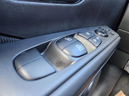 Certified 2025 Nissan Kicks Play S image 30