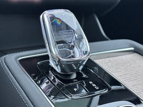 Certified 2025 Volvo XC90 B6 Plus image 23