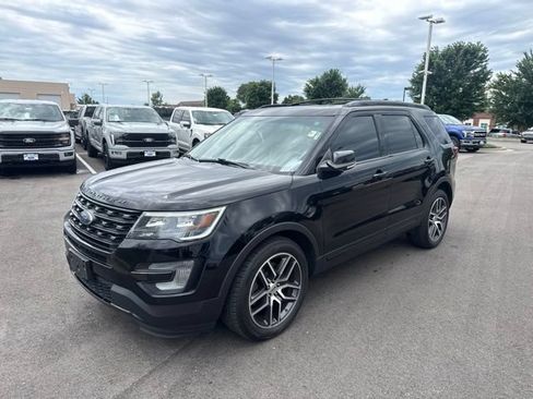 Used 2017 Ford Explorer Sport w/ Equipment Group 401A AWD/4WD image 3
