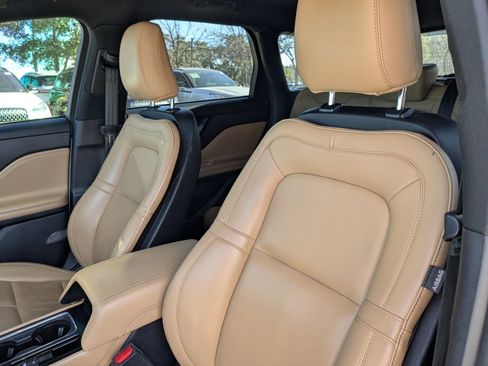 Used 2022 Lincoln Corsair Reserve image 11